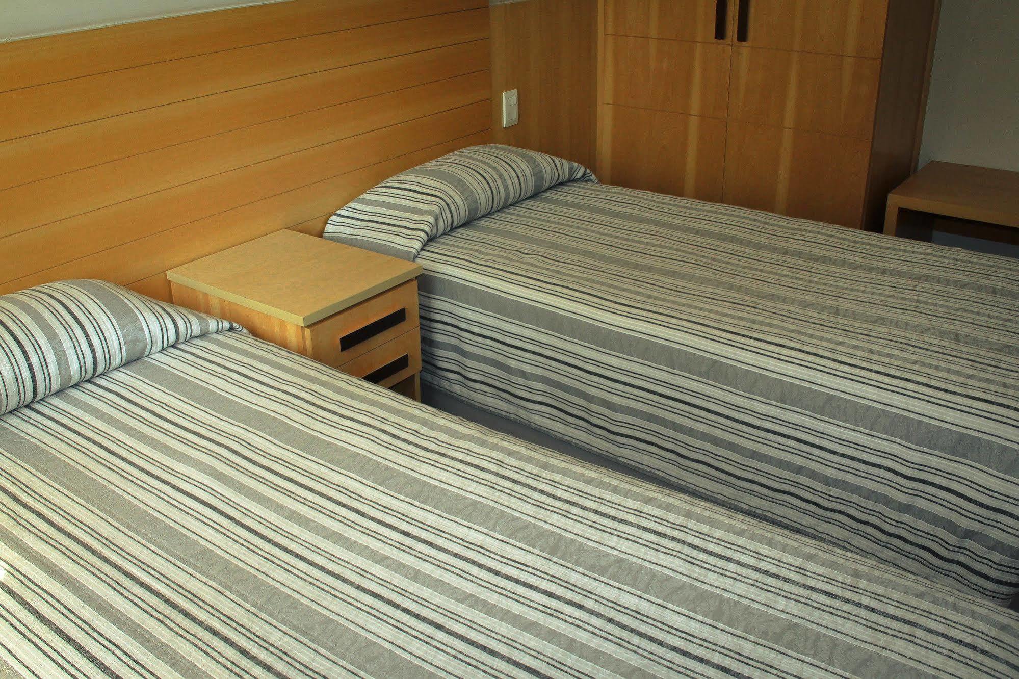 Hotel Atlantico Tower Rio de Janeiro Exterior foto Two beds in a hotel room